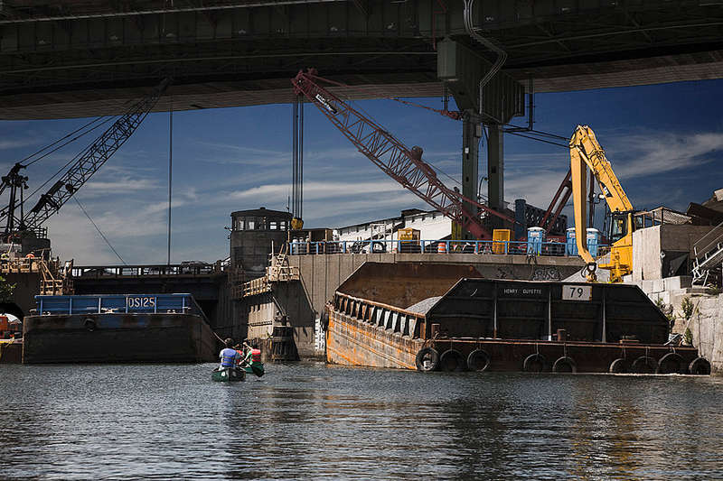 canoe_2630_dailytraffic_.jpg : Gowanus Canal - Brooklyn, NY : Clayton Price Photographer