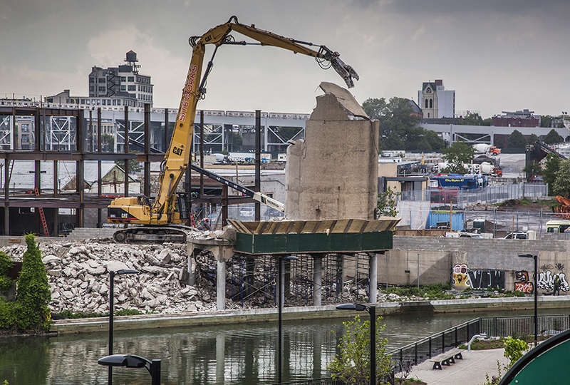 Last Coal Silo_5077-2.jpg
c 2014. Photographed from
2nd floor of new Whole Foods Market. : Gowanus Canal - Brooklyn, NY : Clayton Price Photographer