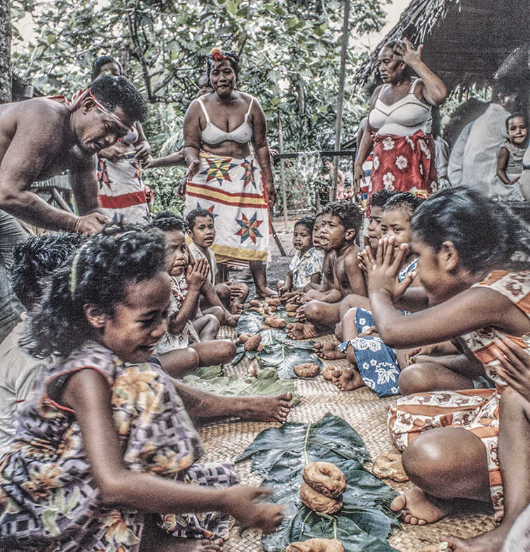 3148-2.jpg
Donuts for the  kids.
 : Kapinga Village : Clayton Price Photographer