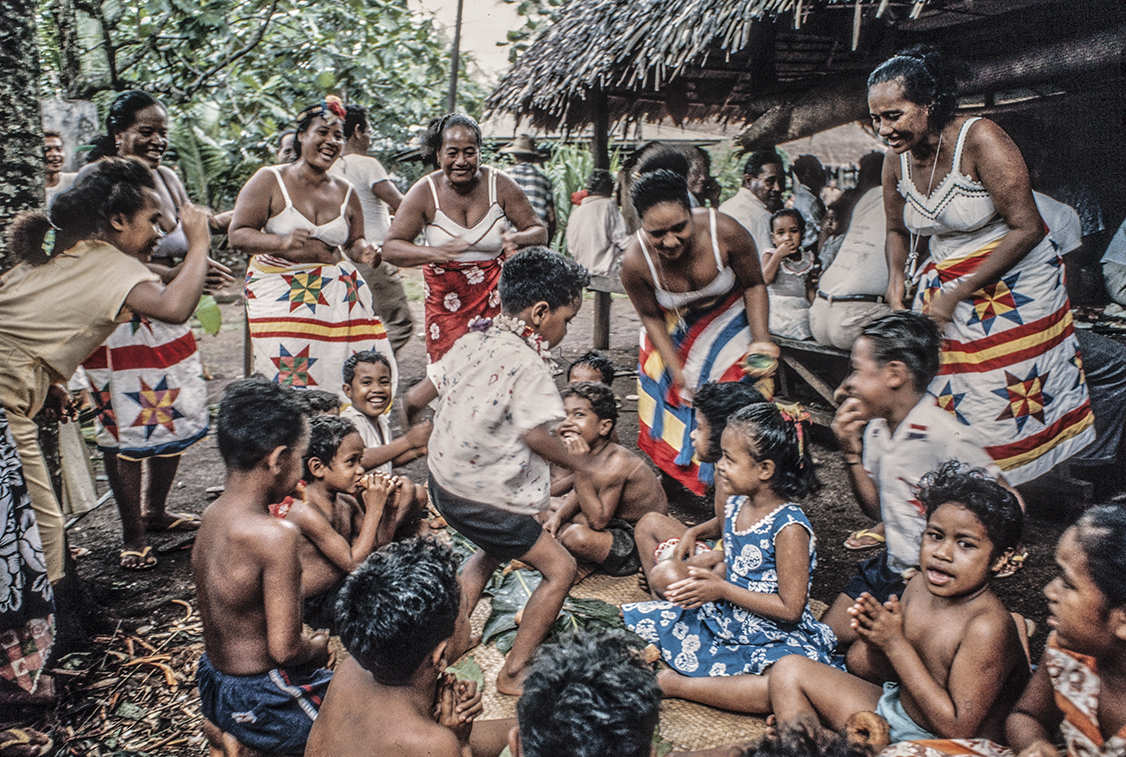 3148-9.jpg
very encouraged dancer : Kapinga Village : Clayton Price Photographer