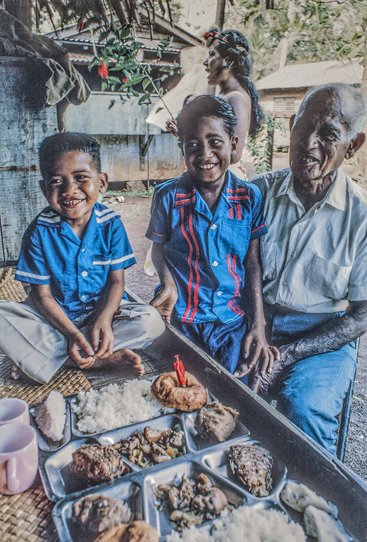 3149-5.jpg
The chief, with his grand children, at the eel feast. : Kapinga Village : Clayton Price Photographer