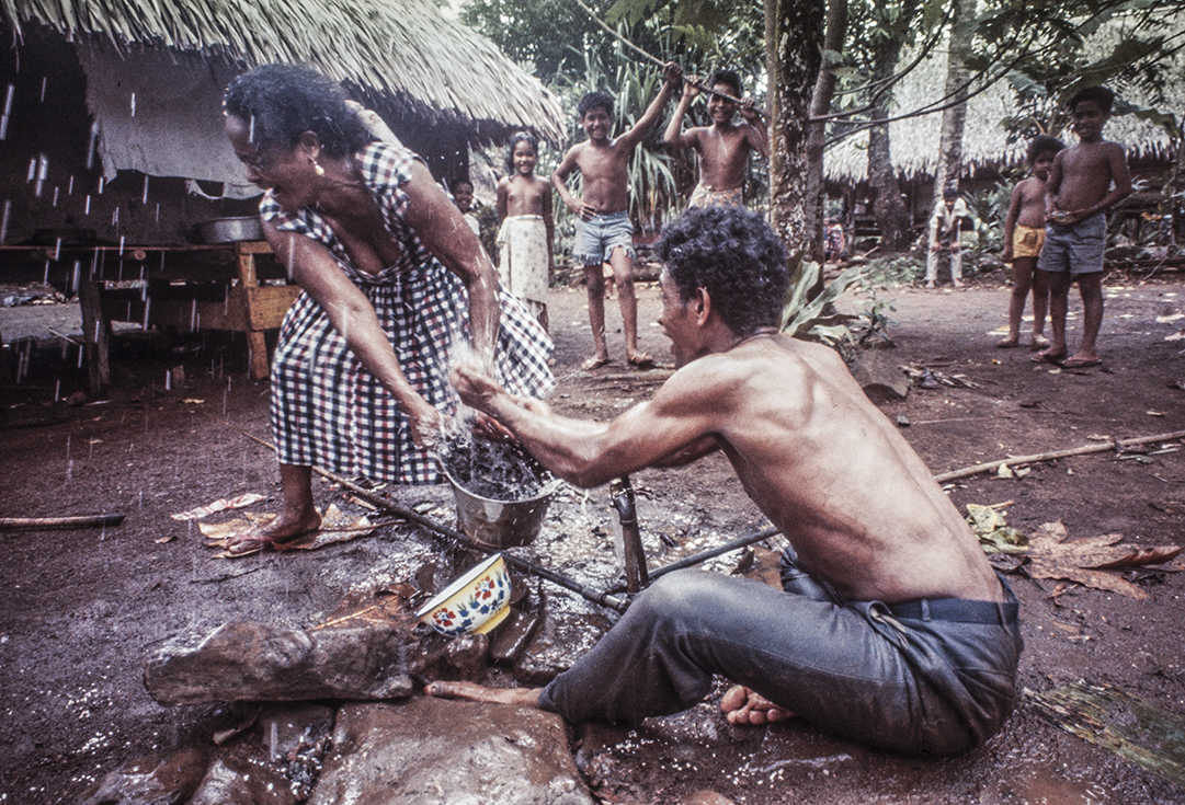 3151-15.jpg
It's water tossing time... : Kapinga Village : Clayton Price Photographer