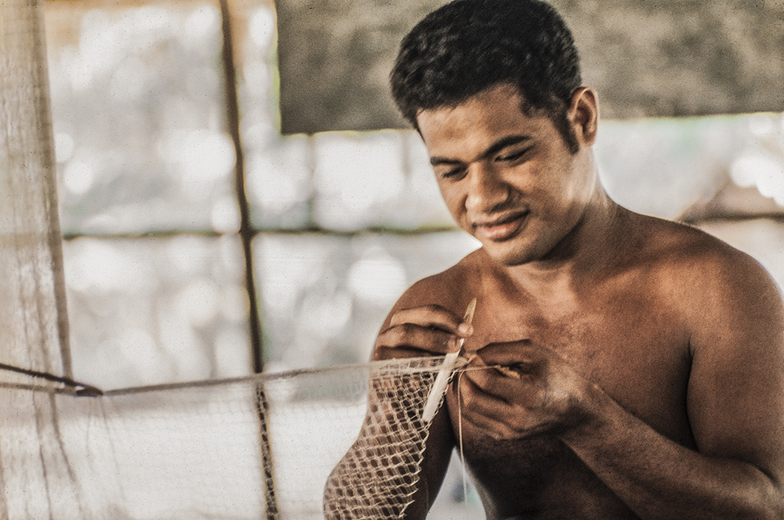 3153-3.jpg  
Another worker on a net : Kapinga Fish Surround : Clayton Price Photographer