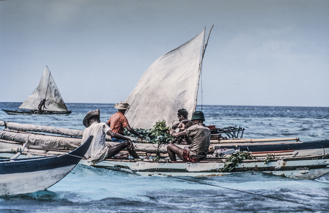 3153-16.jpg
Boats arrive at site : Kapinga Fish Surround : Clayton Price Photographer