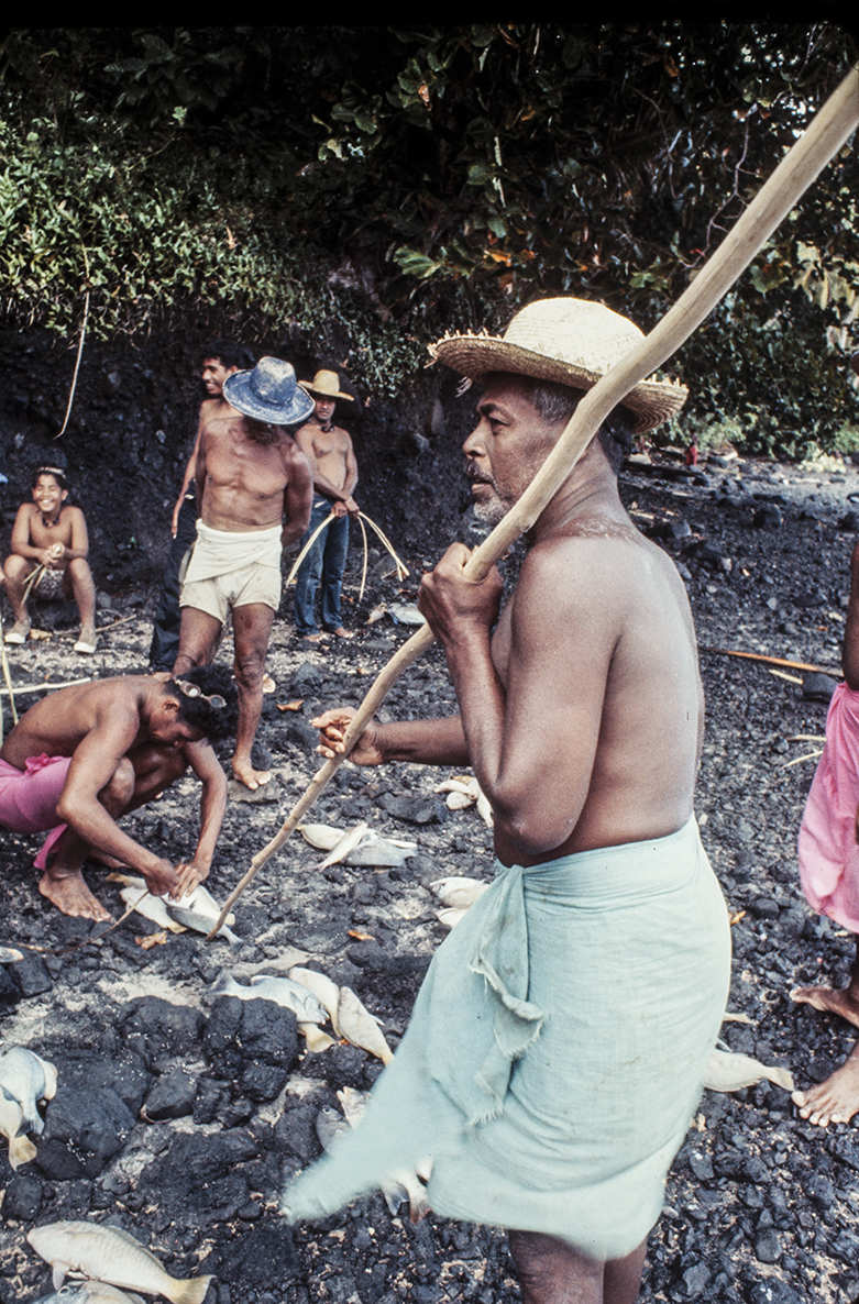 3157-19.jpg
Fishermen start claiming their shares : Kapinga Fish Surround : Clayton Price Photographer